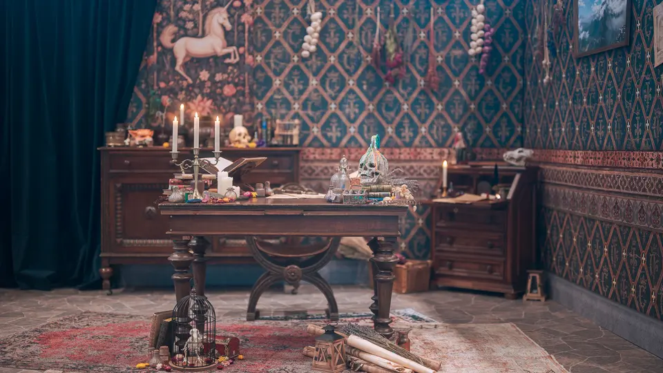 Kulissenbau – Arbeitszimmer der The Witcher inspirierten Photo Op