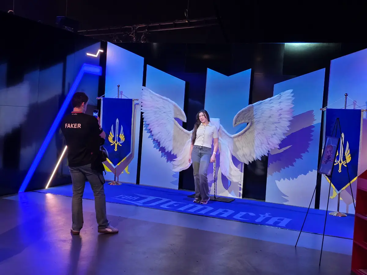 League of Legends Season One 2026 – Demacia-Installation im LEC-Studio – Bild 4